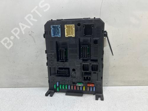 Used Fuse box Fuse box 38326560 38326560