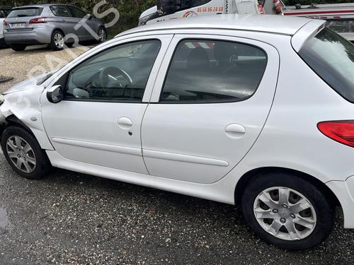 Fuse box PEUGEOT 206+ (2L_, 2M_) 1.4 HDi eco 70 | BP22843949E1 