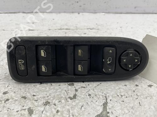 Used Switch Switch CITROËN C5 III (RD_) 2.0 HDi 165 (RDRHHA, RDRHH8) (163 hp) 23830697 23830697