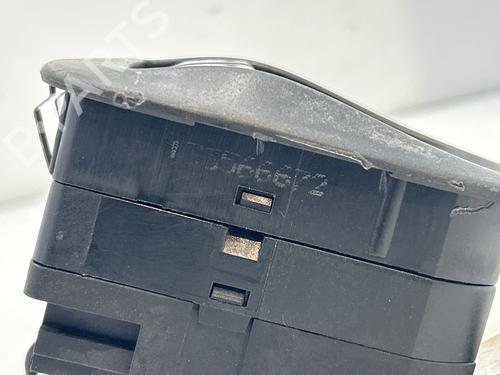 Used Left front window switch Left front window switch PEUGEOT 306 Hatchback (7A, 7C, N3, N5) 1.4 (75 hp) 39663960 39663960