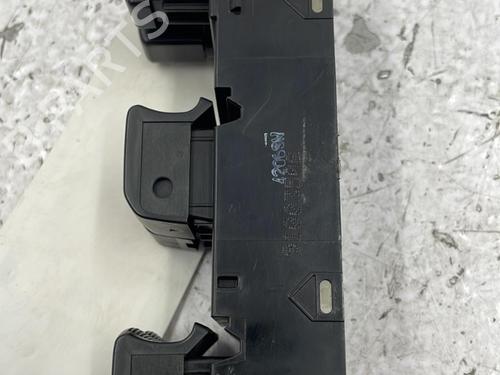 Switch NISSAN NOTE (E12) 1.5 dCi | BP22838938I30 - Image 2