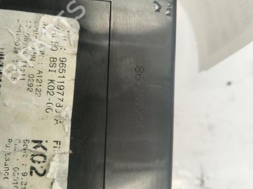 Used Fuse box Fuse box 22834179 22834179
