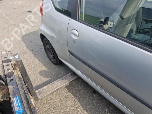 Left front door PEUGEOT 107 (PM_, PN_) 1.4 HDi | BP28610353C2 