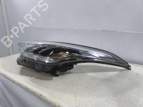 left-headlight-toyota-c-hr-_x1_-2016-39513159 main image