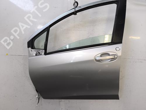Used Left front door TOYOTA YARIS (_P13_) 1.5 Hybrid (NHP130_, NHP130) (101 hp) 32382915