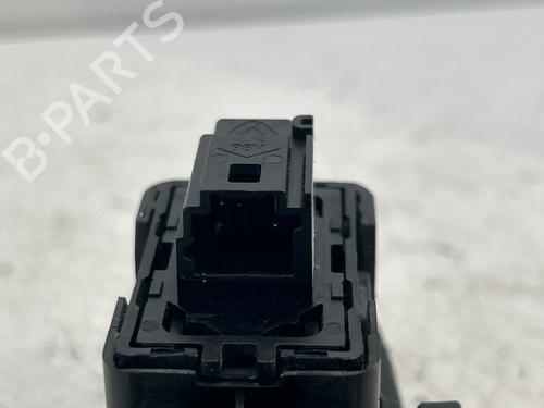 Used Right rear window switch Right rear window switch RENAULT CLIO V (B7_) 1.6 E-TECH 145 (B7MU) (143 hp) 39936819 39936819
