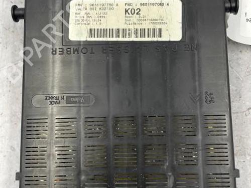 Used Fuse box Fuse box PEUGEOT 307 (3A/C) 1.4 16V (88 hp) 22834102 22834102