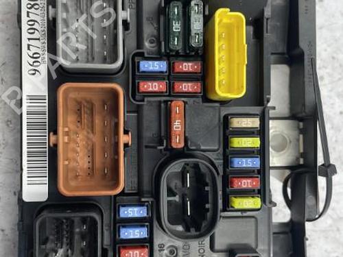 Used Fuse box Fuse box CITROËN C3 II (SC_) 1.6 HDi 90 (90 hp) 22833707 22833707