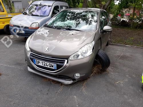 Fuse box PEUGEOT 208 I (CA_, CC_) 1.2 VTI 82 | BP22843613E1 