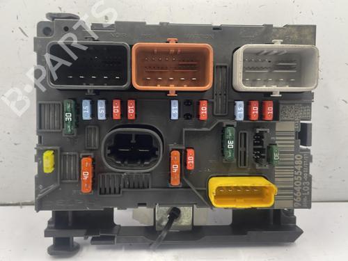Used Fuse box Fuse box 22842825 22842825