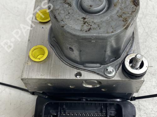 Used ABS pump ABS pump RENAULT TWINGO III (BCM_, BCA_) 0.9 TCe 90 (BCM9, BCM2) (90 hp) 28381651 28381651