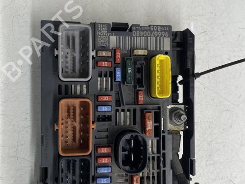 Fuse box CITROËN C4 I (LC_) 1.6 HDi 9807028780