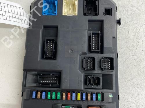 Used Fuse box Fuse box 35924638 35924638