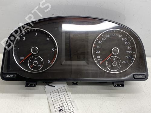 Used Instrument cluster VW TOURAN (1T3) 1.6 TDI (105 hp) 30822683