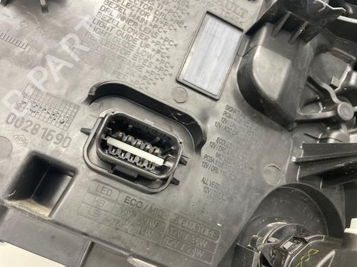 Used Right headlight Right headlight RENAULT CLIO V (B7_) 1.0 TCe 90 (B7MT) (91 hp) 40053761 40053761