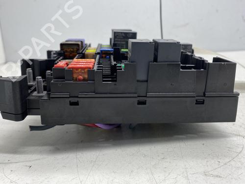 Used Fuse box Fuse box 23831572 23831572
