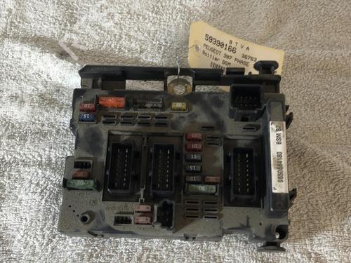 Used Fuse box PEUGEOT 307 (3A/C) 2.0 HDi 90 (90 hp) 31576904