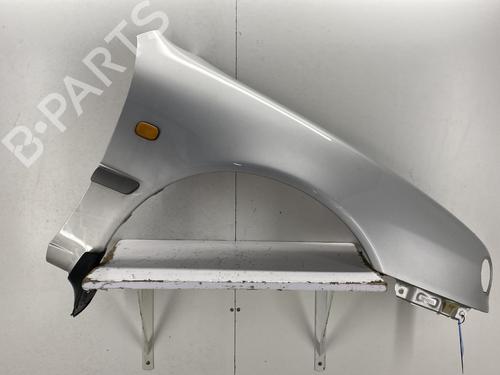 Used Right front fenders TOYOTA COROLLA Liftback (_E11_) 1.4 (EE111_, EE111R) (86 hp) 31584380