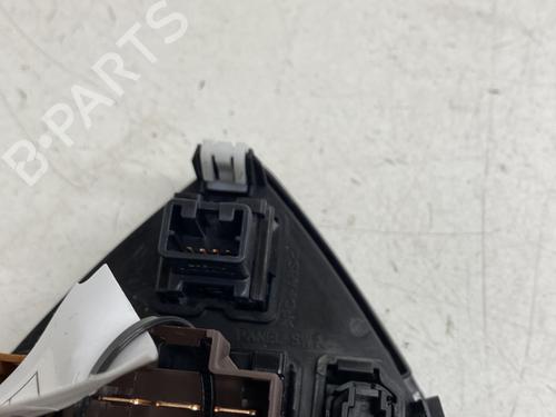 Used Warning switch Warning switch RENAULT KOLEOS I (HY_) 2.0 dCi 4x4 (HY0K) (150 hp) 33715392 33715392