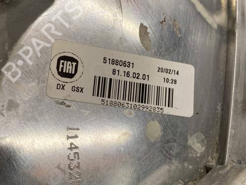 right-daytime-light-fiat-panda-312_-319_-2012-30490844 main image