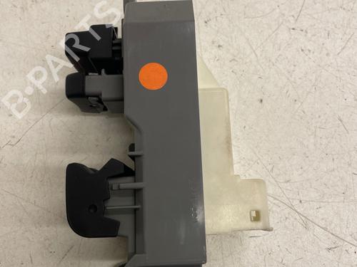 Used Left front window switch Left front window switch TOYOTA YARIS (_P13_) 1.3 (NSP130_, NSP130) (99 hp) 39970039 39970039