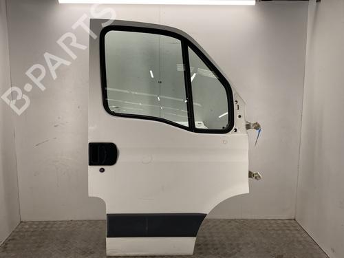 Used Right front door IVECO DAILY II Van 35-8 (12934104, 12934111, 12934112, 12934117, 12934124,... (75 hp) 24657690