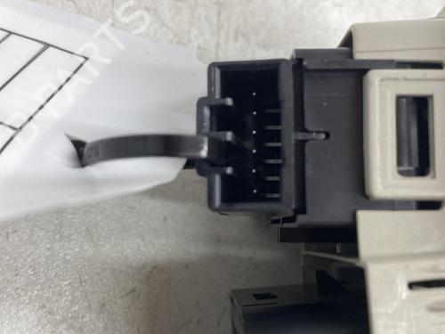 Switch VOLVO V40 Cross Country (526) D2 | BP26388470I30 - Image 3