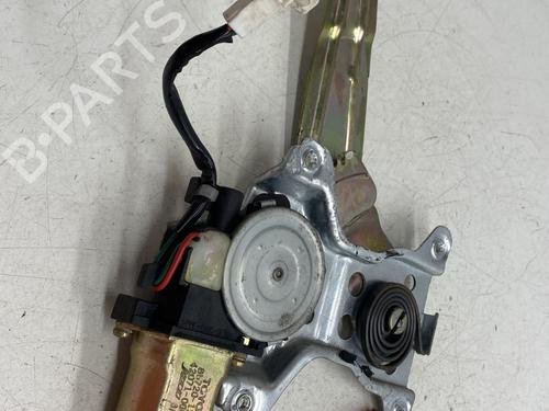 Rudehejsemekanisme venstre bagtil TOYOTA COROLLA Liftback (_E11_) 1.4 (EE111_, EE111R) (86 hp) 31275222