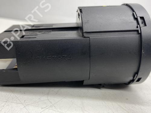 Used Headlight switch Headlight switch VW GOLF IV (1J1) 1.9 TDI (115 hp) 32108526 32108526