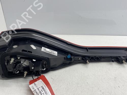 left-tailgate-light-renault-megane-iv-hatchback-b9amn_-2015-26240474 main image