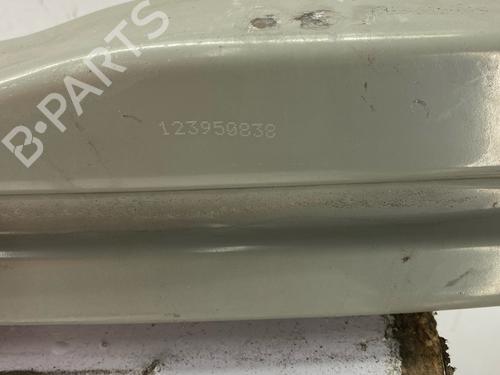 Used Front bumper reinforcement Front bumper reinforcement 38332156 38332156