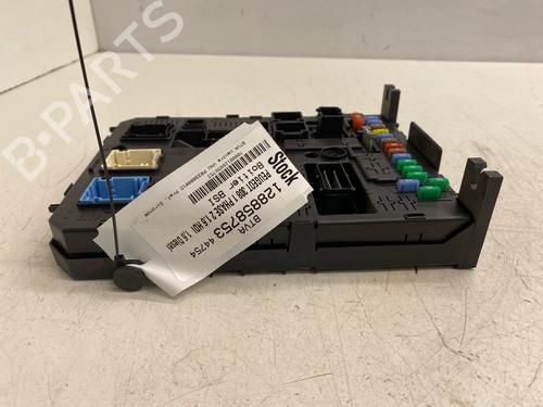 Used Fuse box Fuse box 39111777 39111777