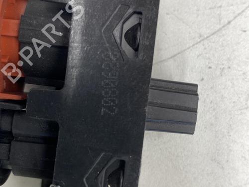 Used Warning switch RENAULT CLIO III (BR0/1, CR0/1) 1.5 dCi (75 hp) 22849673