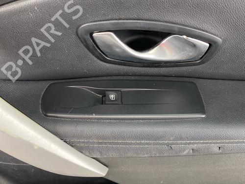 Used Right front door Right front door 37180502 37180502