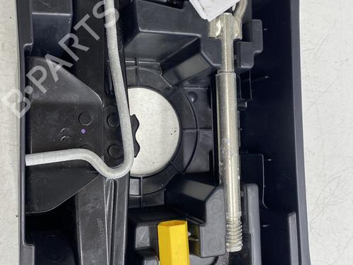 Used Jack Kit PEUGEOT 308 II (LB_, LP_, LW_, LH_, L3_) 1.6 BlueHDi 120 (120 hp) 27586418