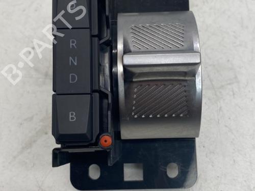 Used Gear lever PEUGEOT 2008 II (UD_, US_, UY_, UJ_, UR_, UC_) e-2008 (UKZKXZ) (136 hp) 22862101