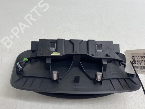 display-monitor-renault-megane-iii-hatchback-bz01_-b3_-2008-31584285 main image