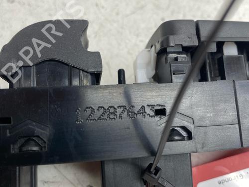 left-front-window-switch-renault-megane-iv-hatchback-b9amn_-2015-39165665 main image