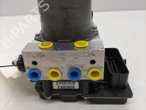 Used ABS pump PEUGEOT 5008 (0U_, 0E_) 2.0 HDi (163 hp) 22862135