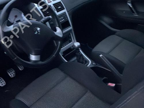 Left mirror PEUGEOT 307 CC (3B) 2.0 HDi 135 | BP22850528C26 