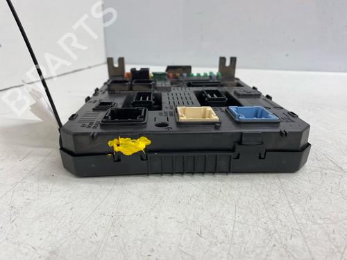 Used Fuse box Fuse box 37663094 37663094