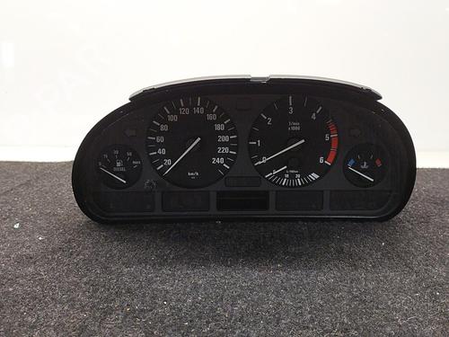 Used Instrument cluster BMW 5 (E39) 520 d (136 hp) 22850572