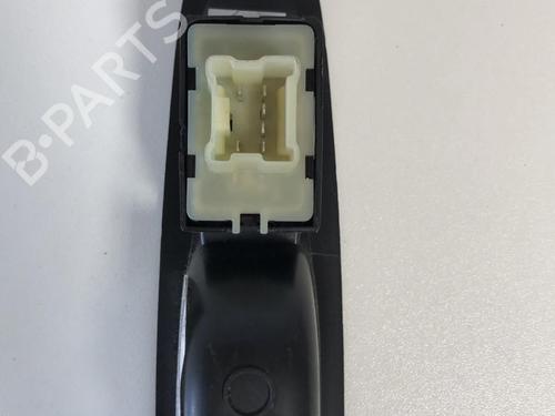 left-rear-window-switch-renault-clio-iv-bh_-09-tce-90-bhnf-bhma-bhmh-bhjk-bhjr-254218614r-2012-2013-2014-2015-2016-2017-2018-2019-2020-2021-22858436 main image