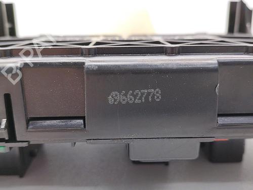 Used Fuse box Fuse box 22856740 22856740