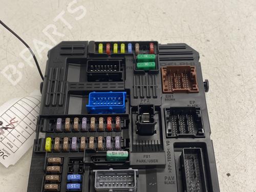 Used Fuse box Fuse box 31887308 31887308