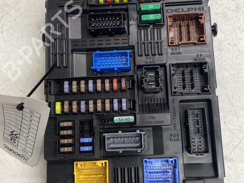 Used Fuse box PEUGEOT 3008 II SUV (MC_, MR_, MJ_, M4_) 1.2 THP/ PureTech 130 (MRHNSM, MRHNSU, MRHNSJ, MRHNYW,... (131 hp) 29299279