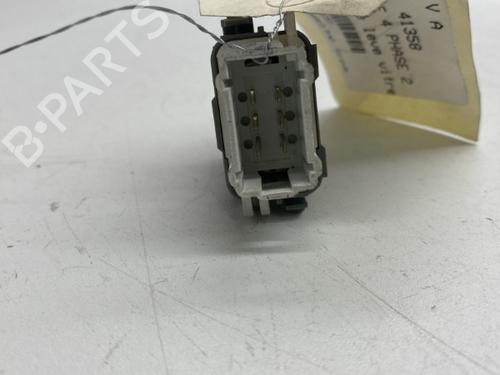 Used Right rear window switch RENAULT ESPACE IV (JK0/1_) 2.0 dCi (JK03, JK04, JK1C, JK1G, JK1J, JK1K) (173 hp) 22861292