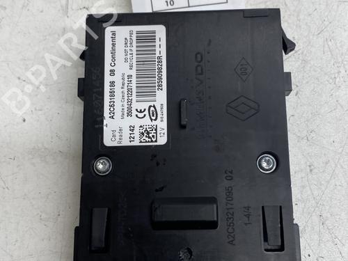 Used Card reader RENAULT MEGANE III Hatchback (BZ0/1_, B3_) 1.6 dCi (BZ00, BZ12, BZ13) (130 hp) 30873808