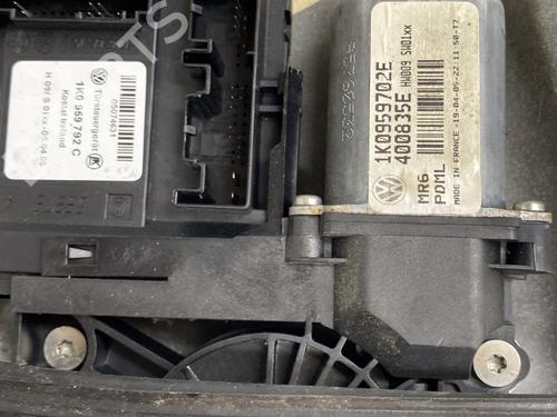 Used Front right window mechanism Front right window mechanism VW GOLF V (1K1) 1.9 TDI (90 hp) 22859825 22859825