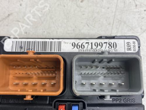 Used Fuse box Fuse box 38332335 38332335